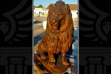 León grande de piedra